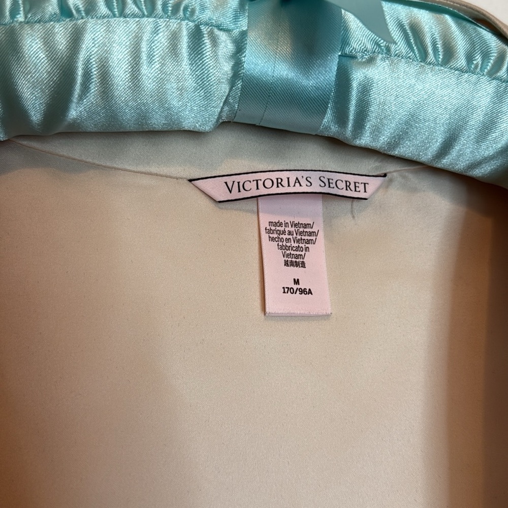 Victoria’s Secret Elegant Cream and Black Robe Size M - Picture 3 of 6